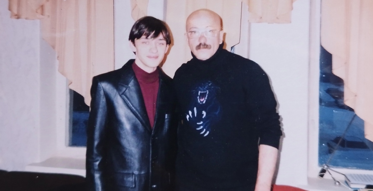 Скульптор Денис Дюднев Скульптор Денис Дюднев и музыкант Александр Розенбаум