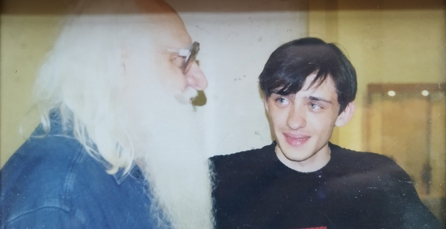 Скульптор Денис Дюднев на открытии своей выставки с коллекционером Леонидом Талочкиным Персональная выставка в филиале ГМИИ им. А.С. Пушкина (Музейный центр Российского государственного гуманитарного университета. Москва) По заказу ректора РГГУ академика Ю.Н. Афанасьева разработал проект медали университета